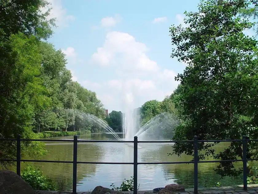 See mit Springbrunnen bei der Berliner Freiheit Foto: Rolf Diehl
